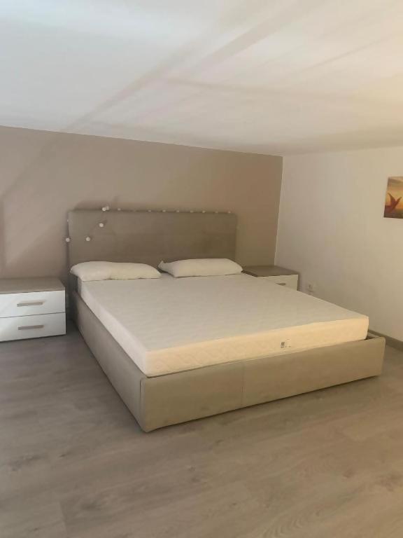 Odeon Apartment In Centro A ลีวอร์โน ภายนอก รูปภาพ