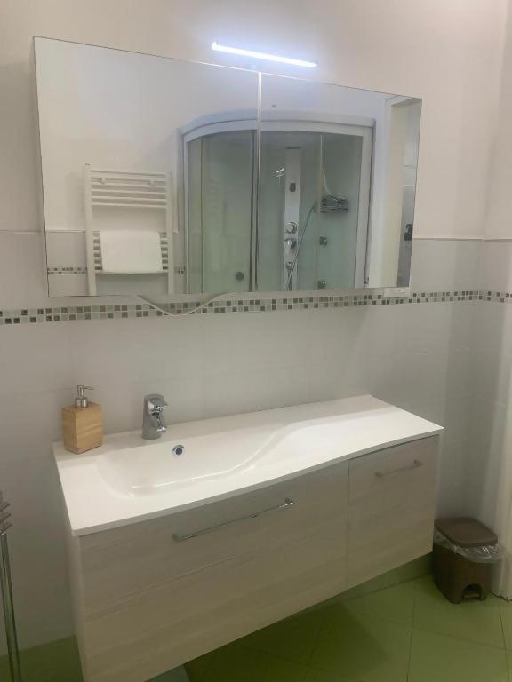 Odeon Apartment In Centro A ลีวอร์โน ภายนอก รูปภาพ